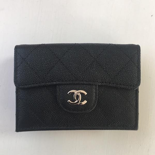 2018SS 数量限定【CHANEL】待望の三つ折りミニ財布！ギフトにA84401